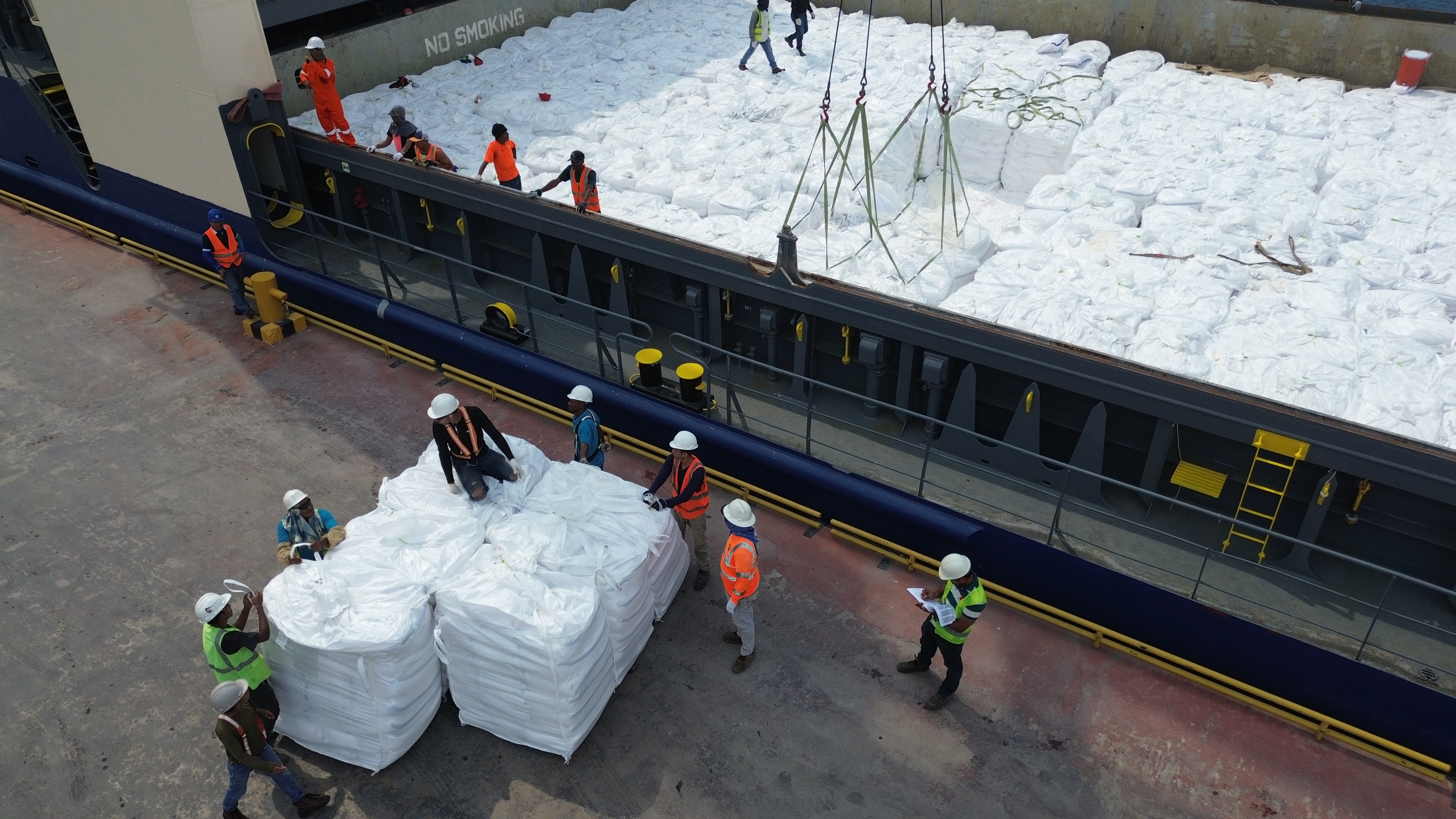 Descarga organizada de harina de trigo