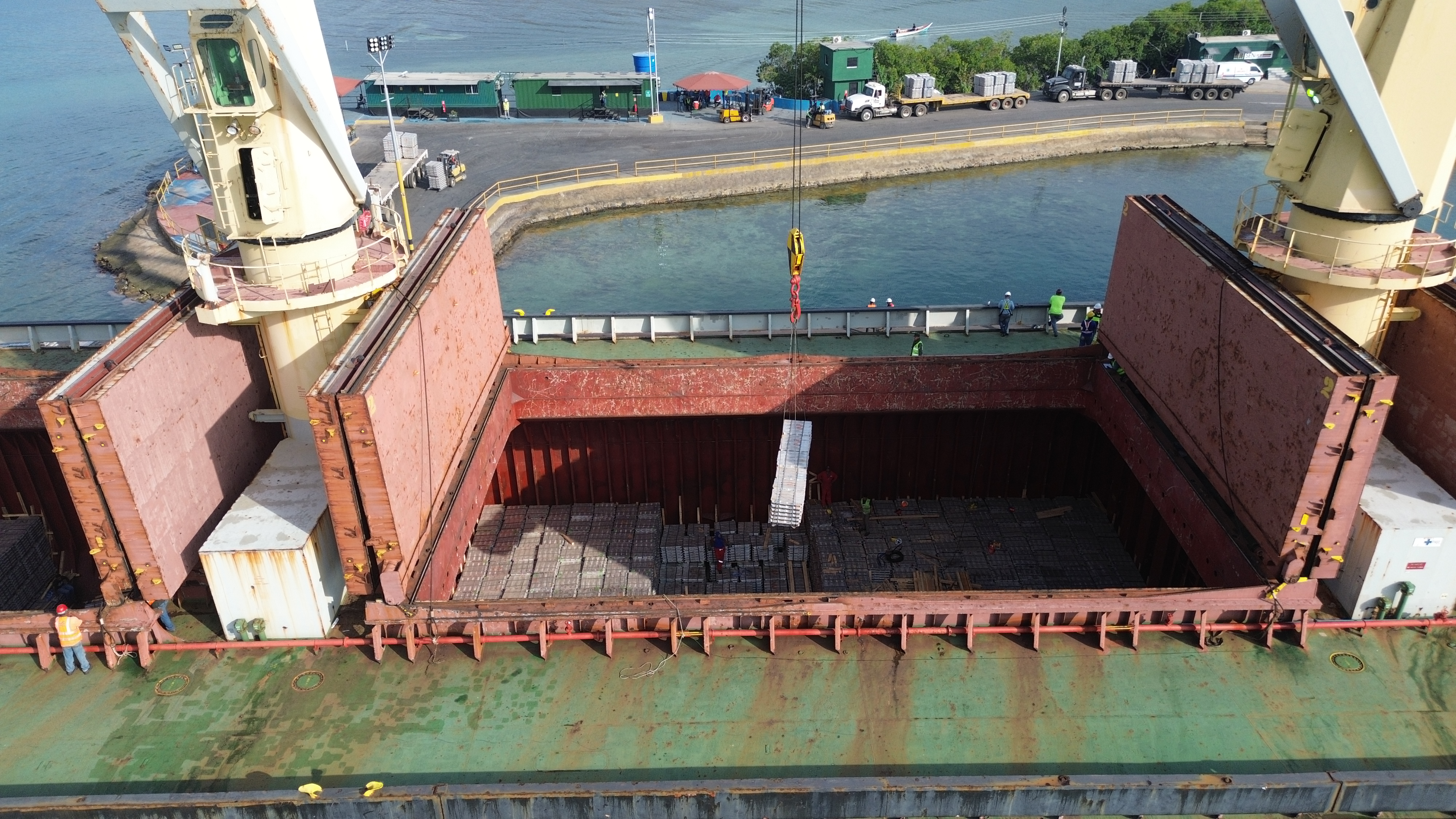 Carga de aluminio para exportación