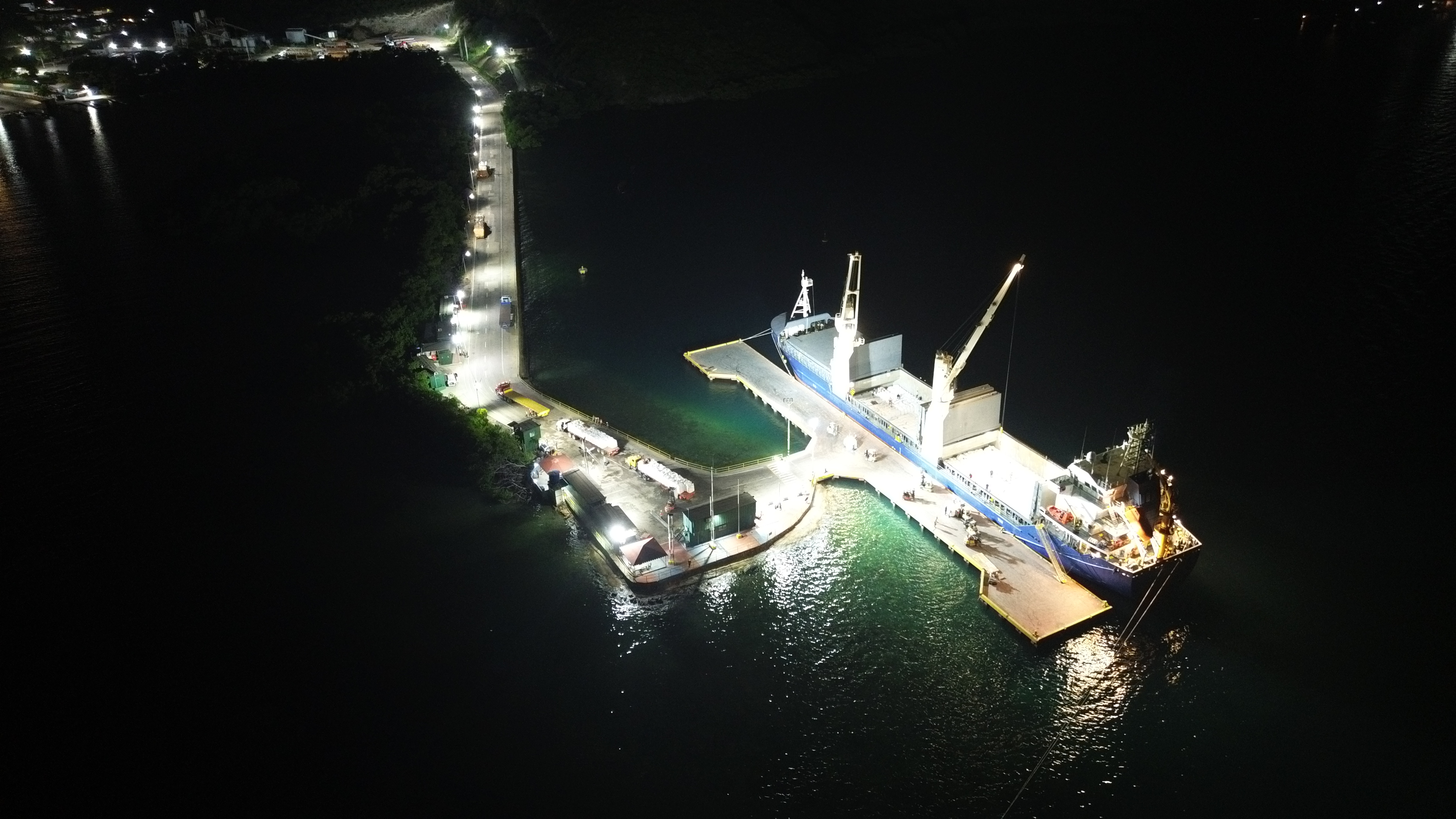 Descarga nocturna de harina de trigo